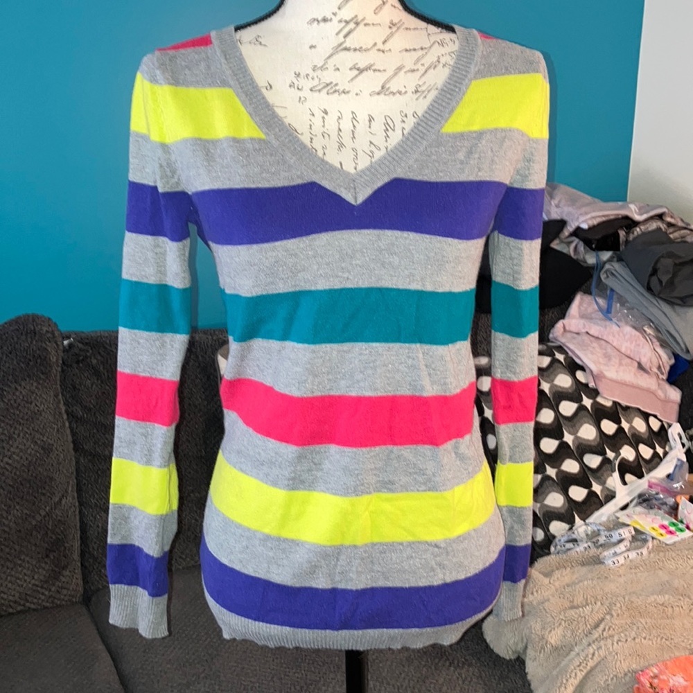 🔹4 for $30 Rue 21 Lightweight V-neck Sweater, Large